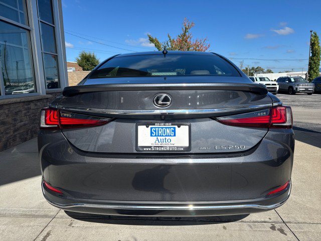 Used 2023 Lexus ES 250 w/ Premium Package AWD/4WD image 4