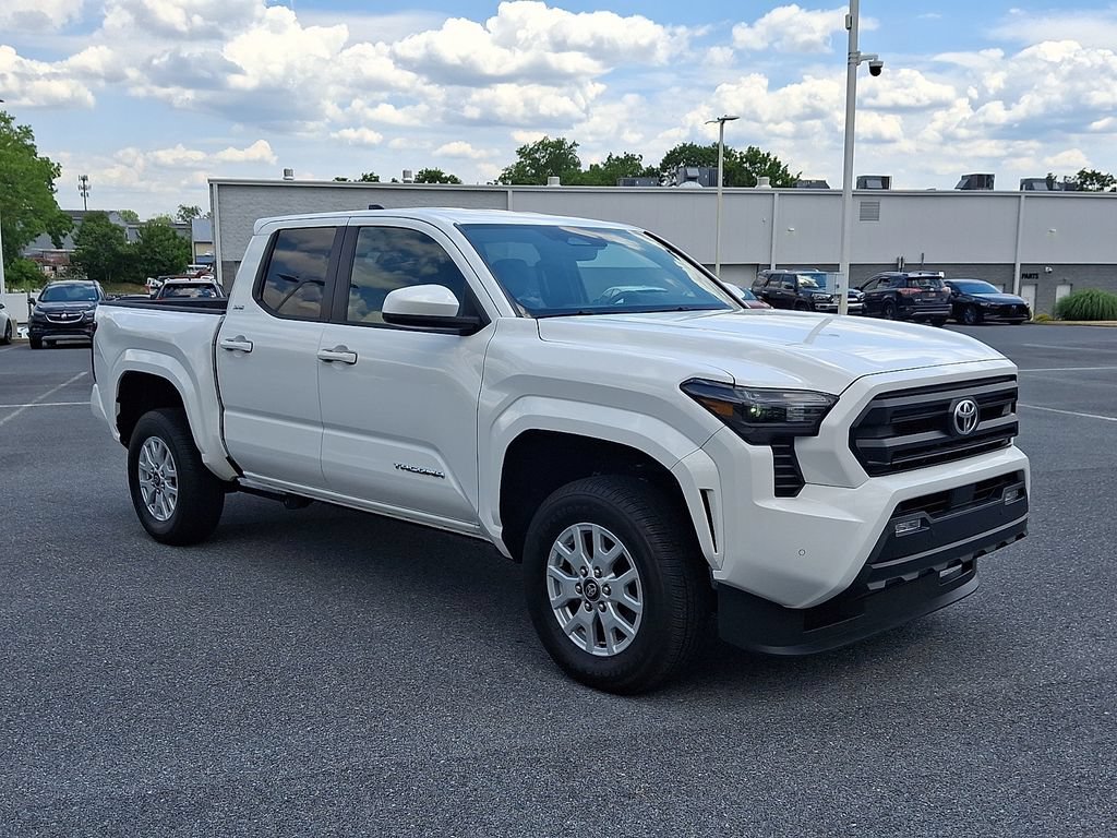 Certified 2024 Toyota Tacoma SR5 AWD/4WD image 3