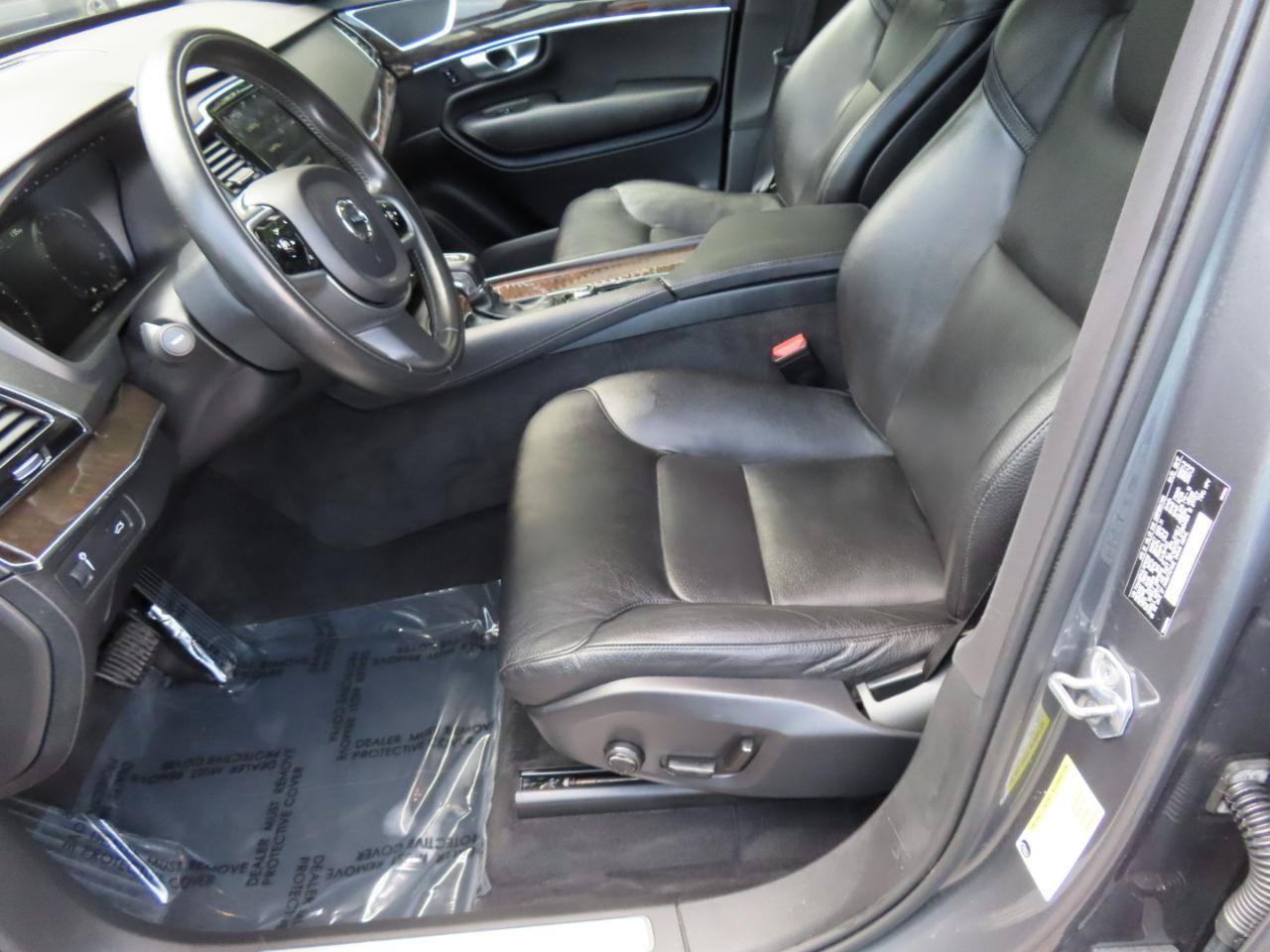 Used 2018 Volvo XC90 T6 Momentum w/ Convenience Package AWD/4WD image 11