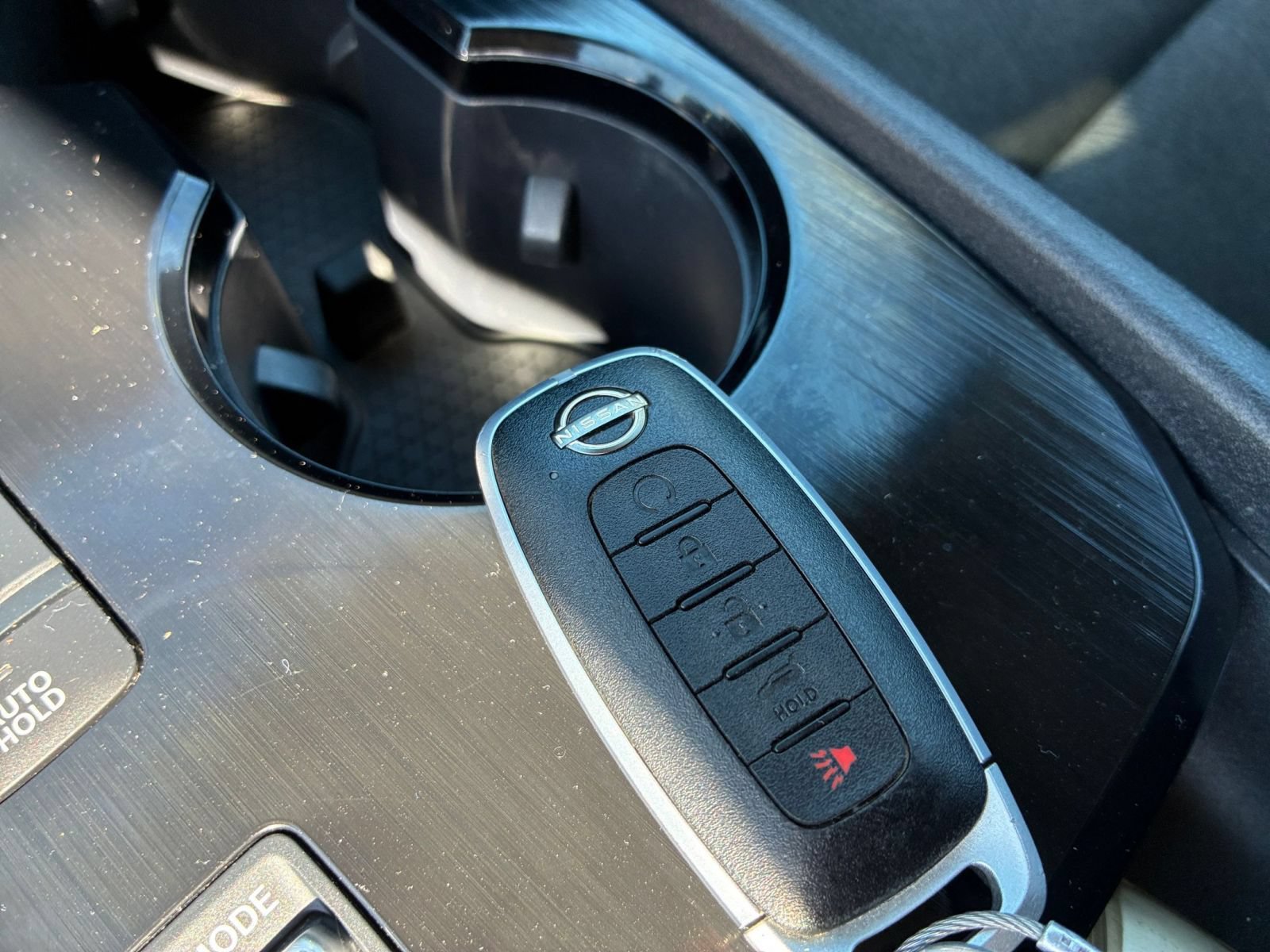 Used 2025 Nissan Rogue SV FWD image 25