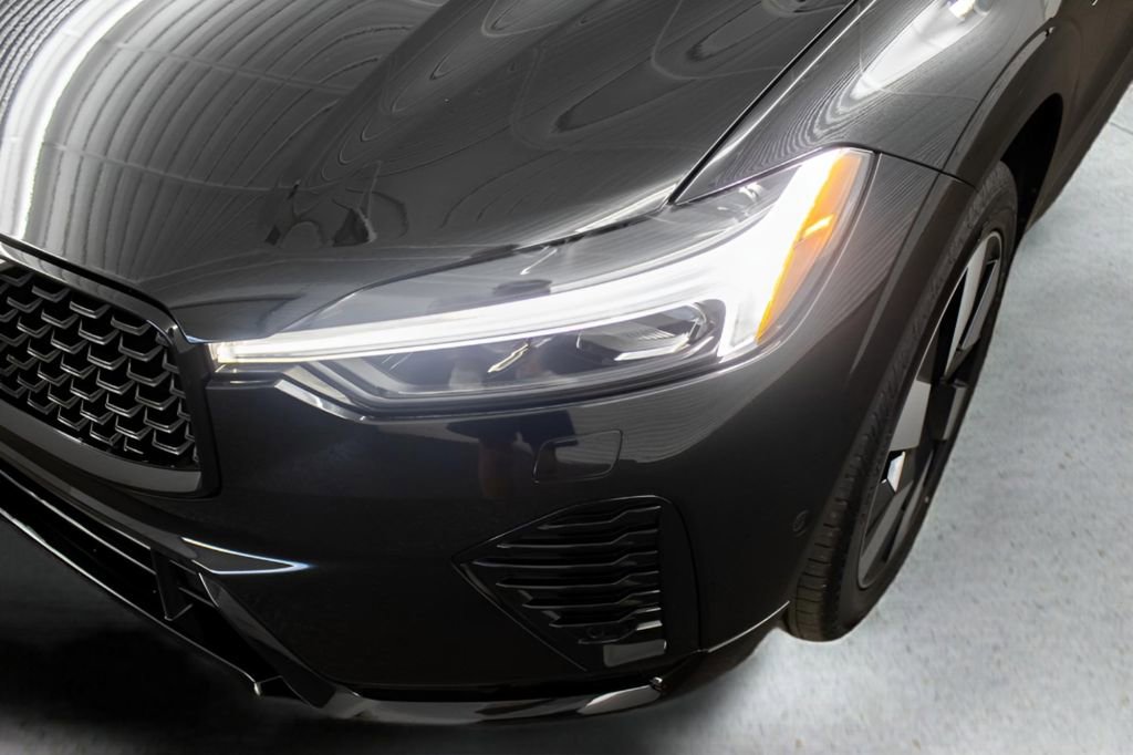 Certified 2025 Volvo XC60 T8 Plus w/ Protection Package Premier image 6