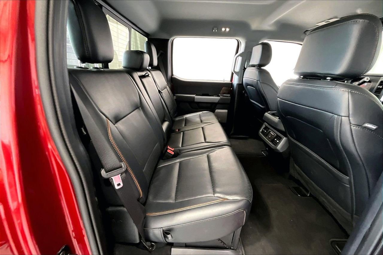 Used 2025 Ford F250 Lariat w/ Black Appearance Package image 25