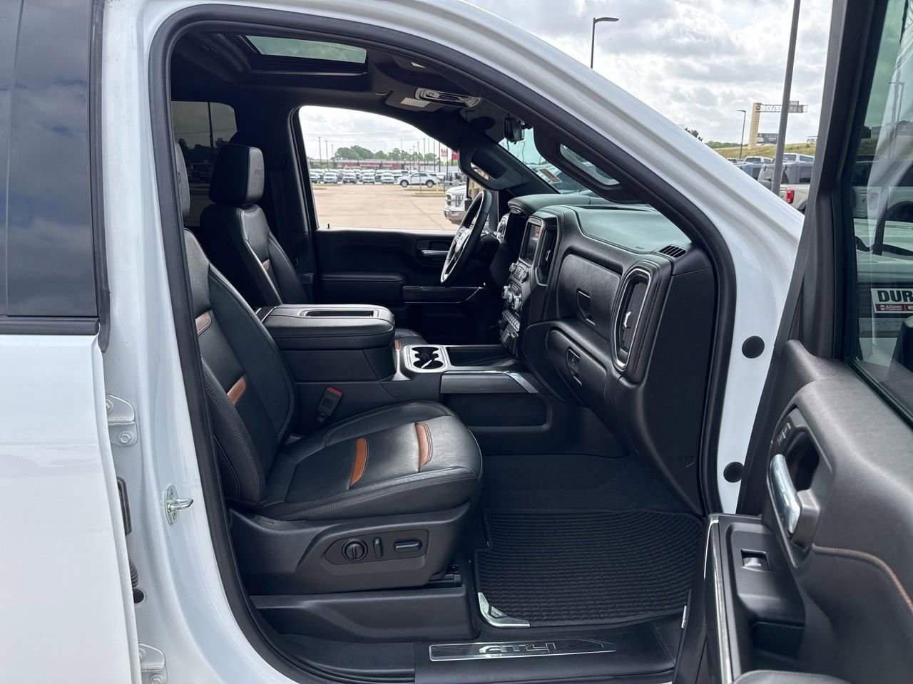 Used 2022 GMC Sierra 2500 AT4 w/ AT4 Premium Plus Package AWD/4WD image 13