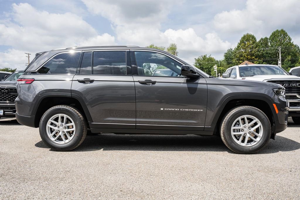 New 2025 Jeep Grand Cherokee Laredo X w/ Luxury Tech Group I image 3
