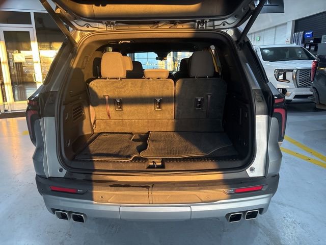 Used 2025 Chevrolet Traverse LT image 40