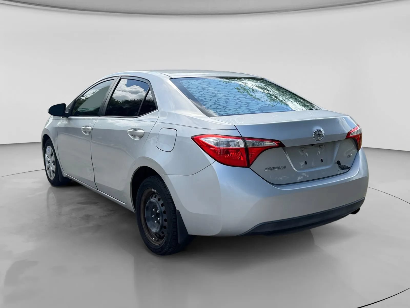 Used 2014 Toyota Corolla LE FWD image 3