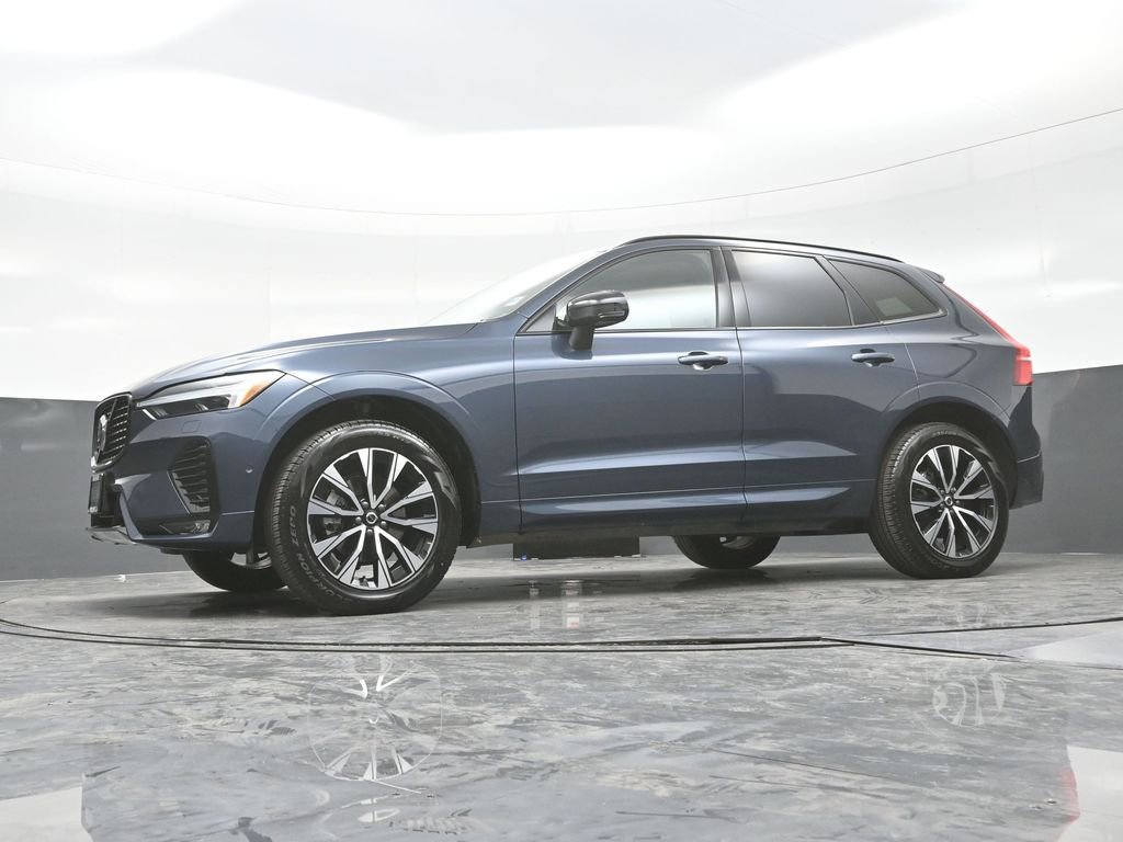 Used 2025 Volvo XC60 B5 Plus AWD/4WD image 22