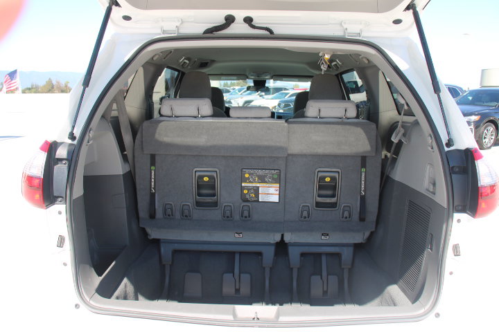 Used 2020 Toyota Sienna L FWD image 13