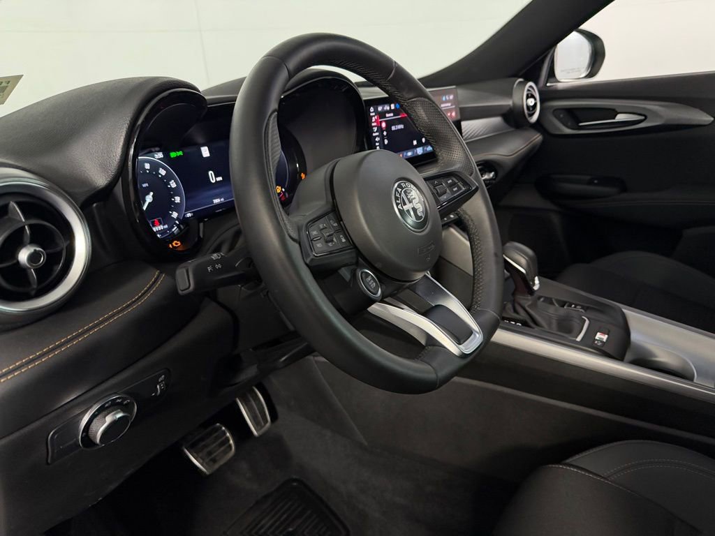 Used 2025 Alfa Romeo Tonale AWD/4WD image 19