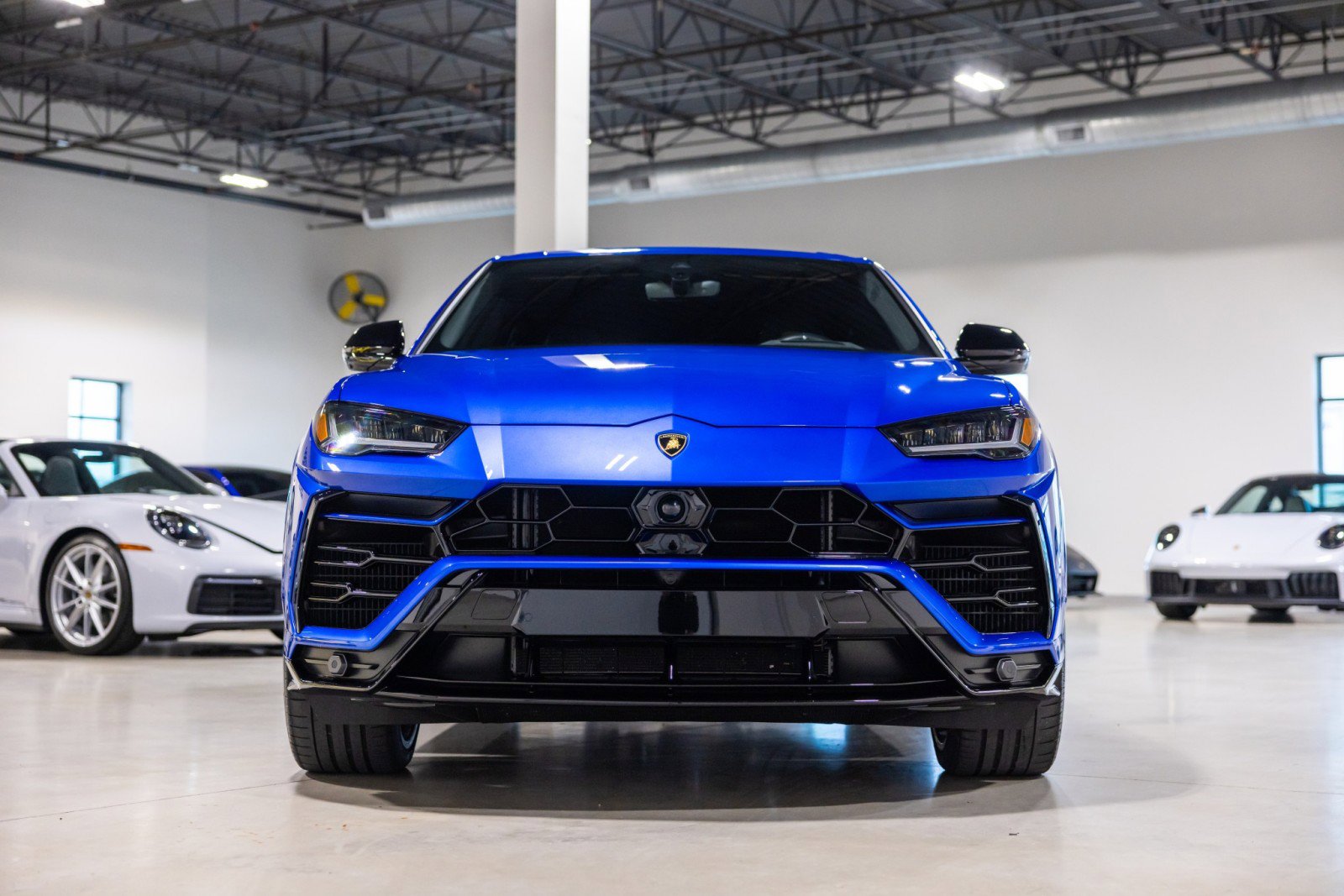 Used 2022 Lamborghini Urus AWD/4WD image 2