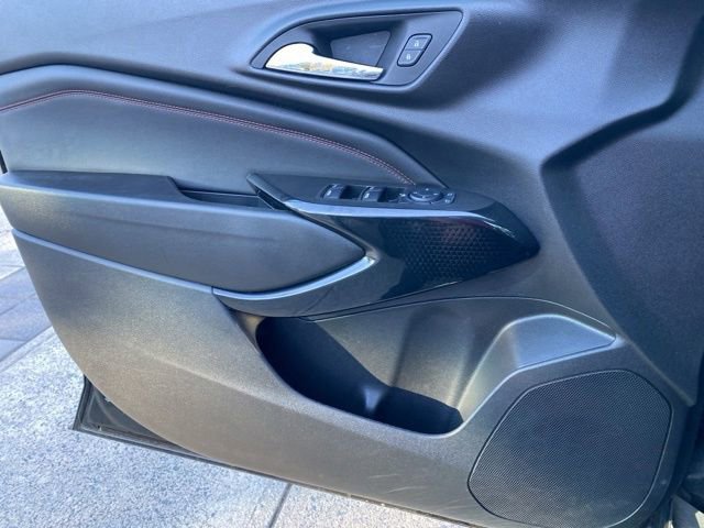 Used 2025 Chevrolet Trax RS FWD image 19