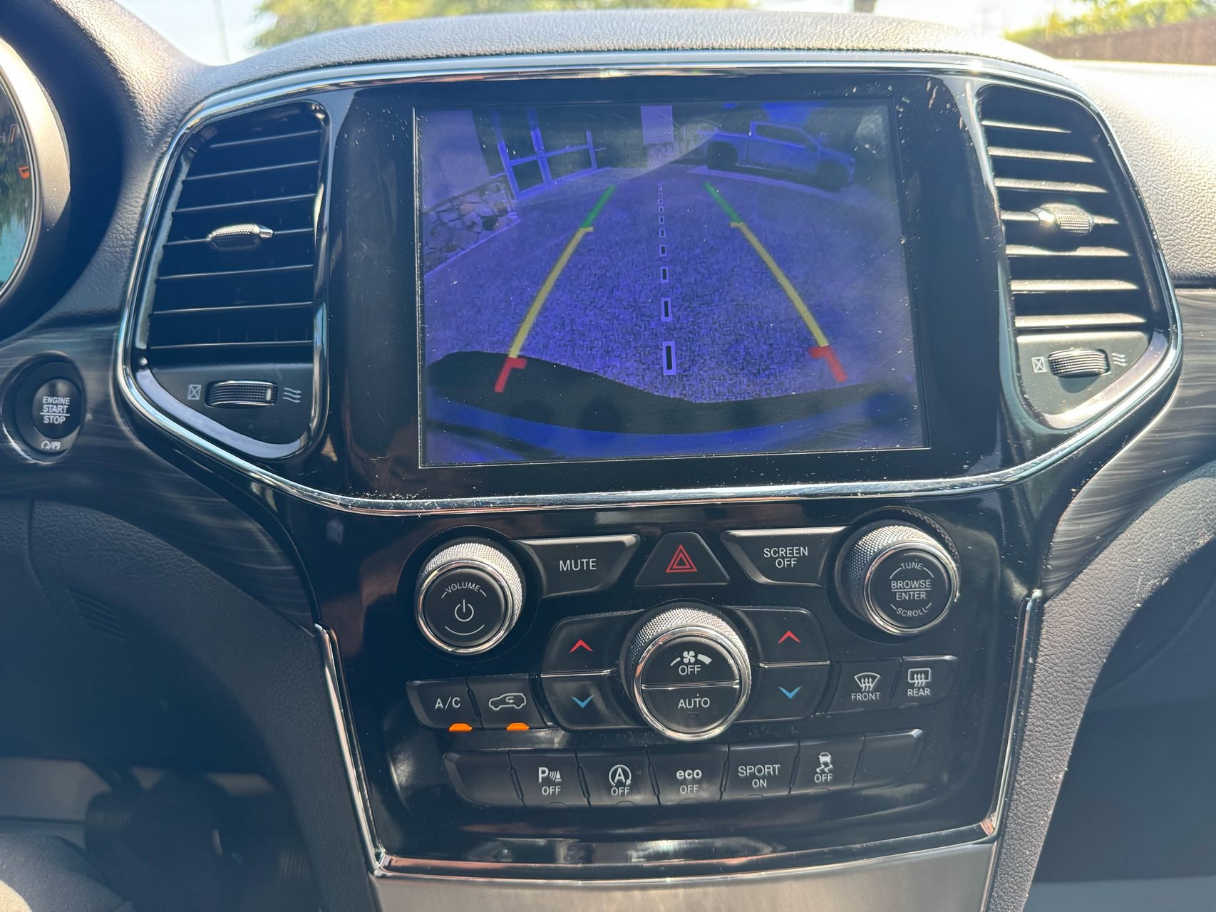 Used 2019 Jeep Grand Cherokee Altitude AWD/4WD image 18