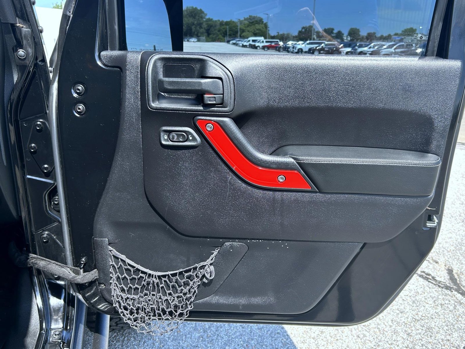 Used 2015 Jeep Wrangler Unlimited Rubicon AWD/4WD image 16