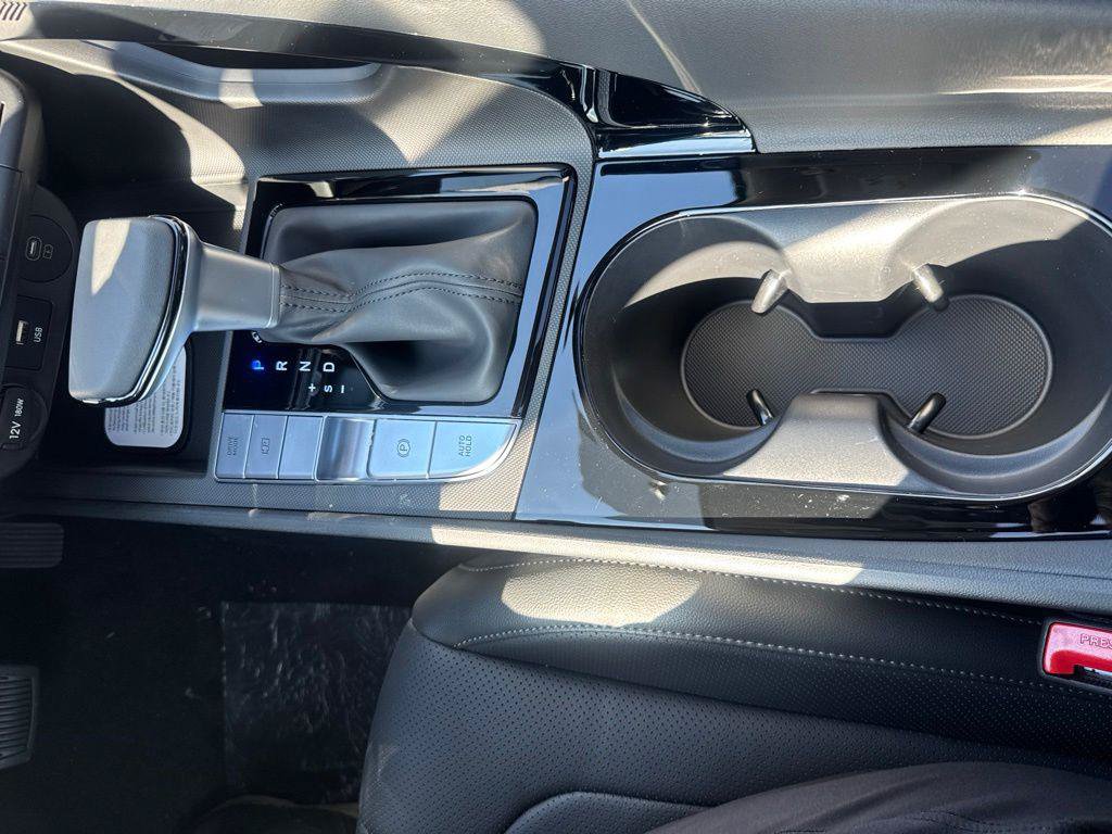New 2026 Hyundai Elantra Limited FWD image 17