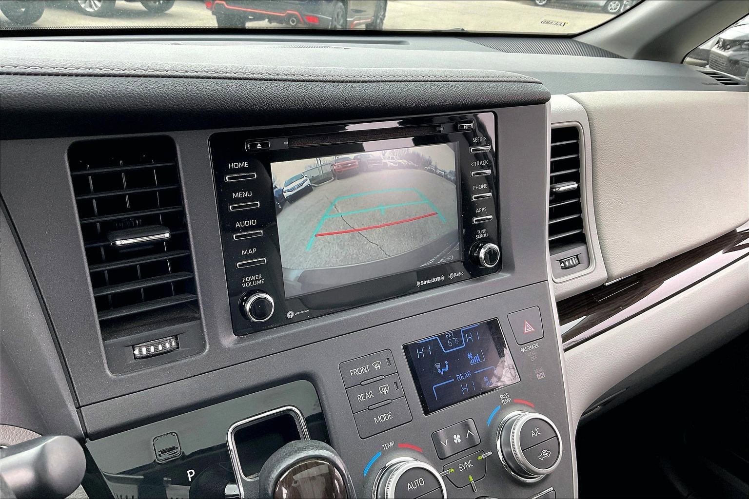 Used 2020 Toyota Sienna XLE w/ XLE Navigation Package image 22
