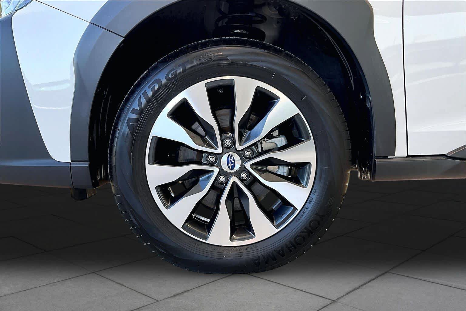 Used 2025 Subaru Outback Limited AWD/4WD image 10