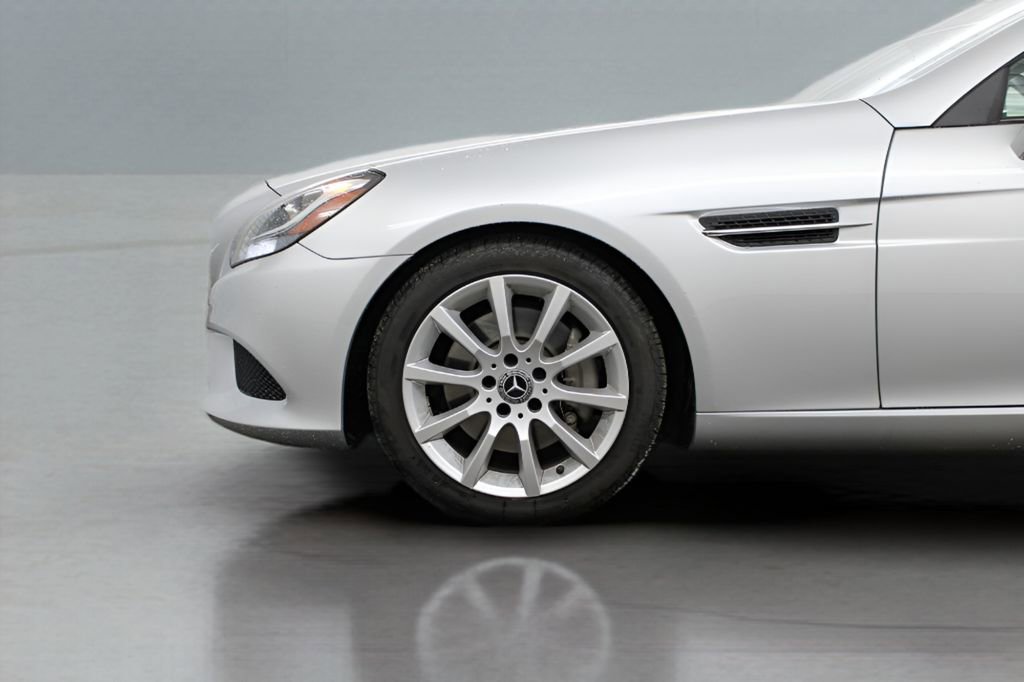 Used 2019 Mercedes-Benz SLC 300 image 34