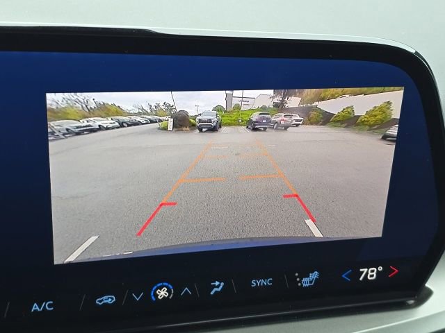 Used 2025 Chevrolet Traverse LT image 15