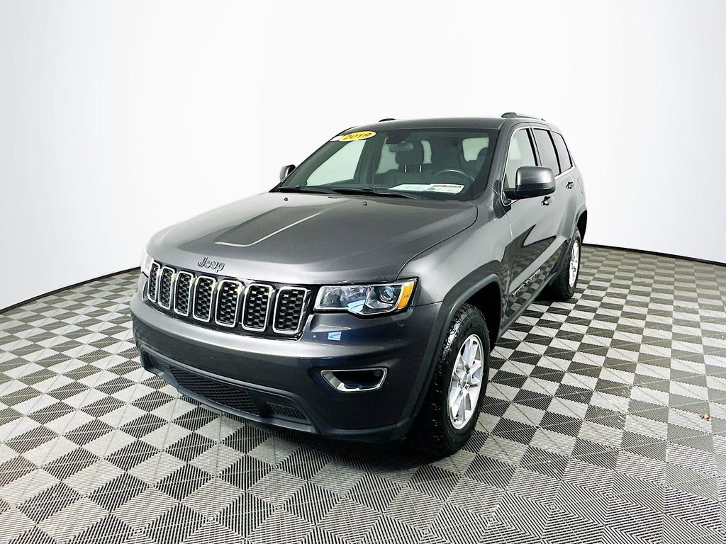 Used 2019 Jeep Grand Cherokee Laredo w/ Security & Convenience Group AWD/4WD image 5