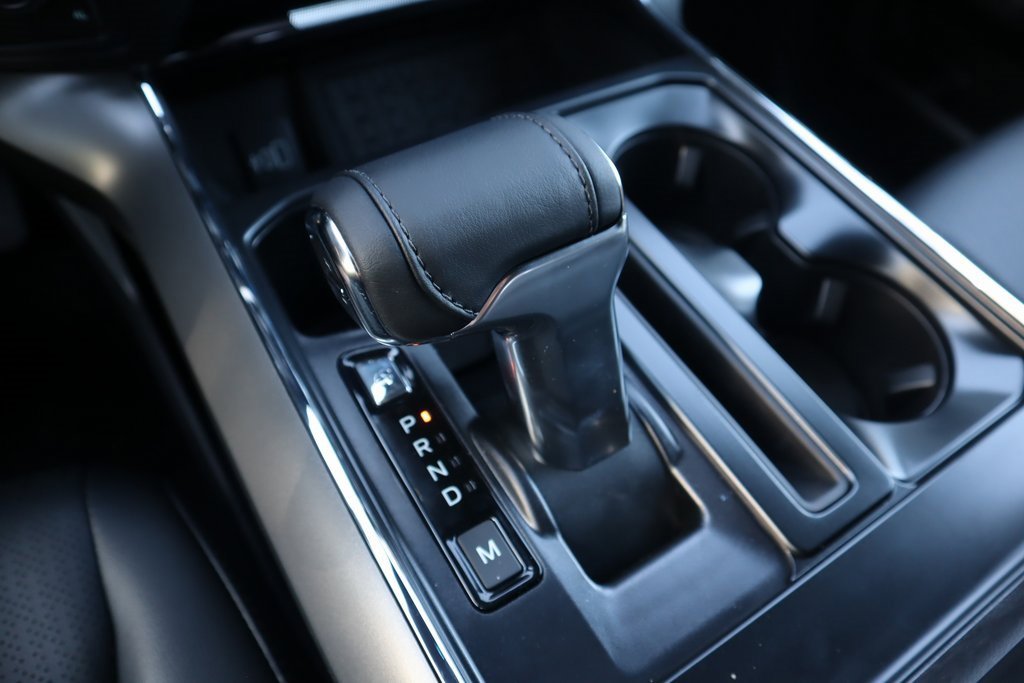 New 2025 Ford F150 Lariat w/ Equipment Group 502A High image 9