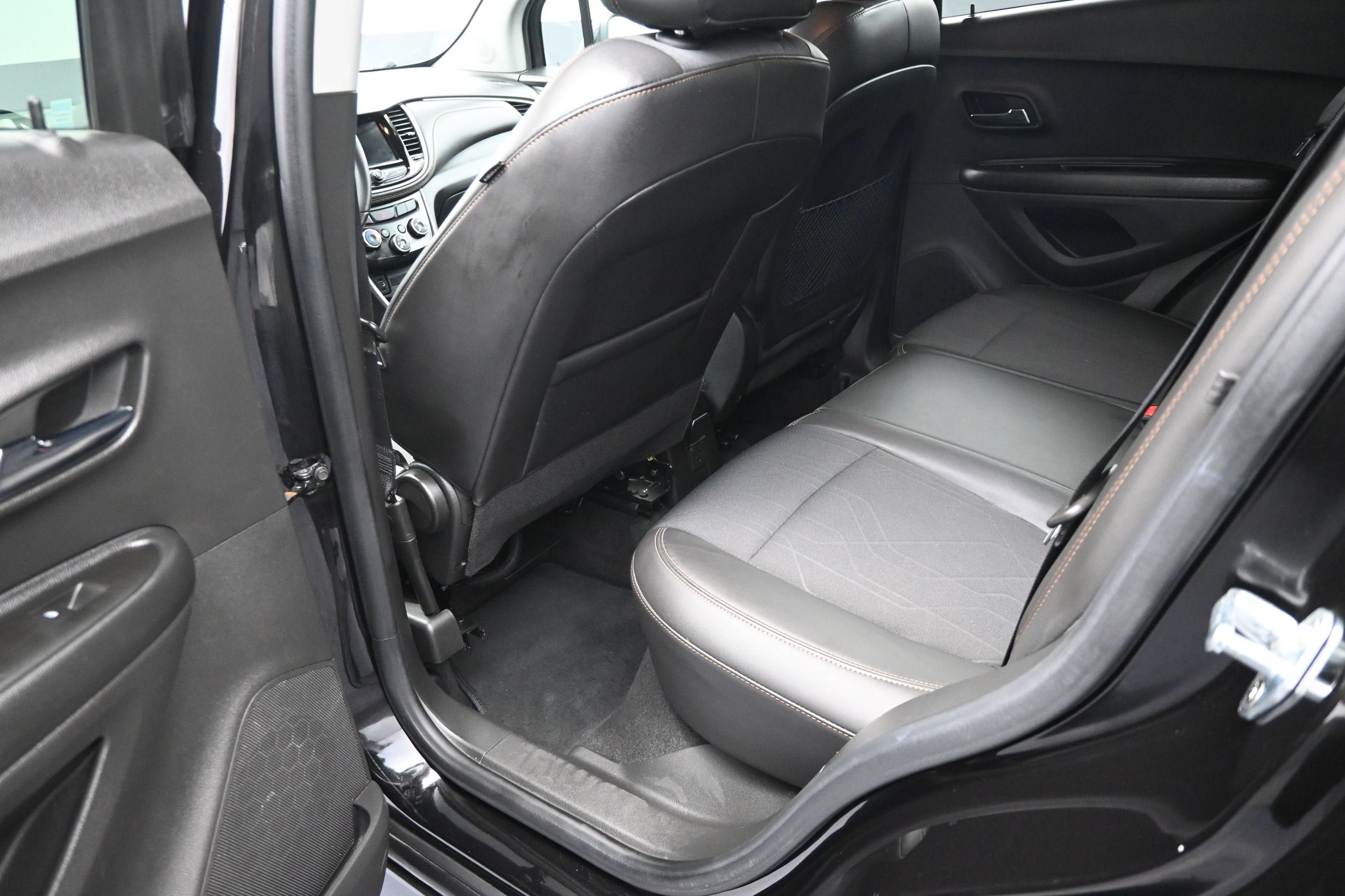 Used 2021 Chevrolet Trax LT w/ Driver Confidence Package AWD/4WD image 25