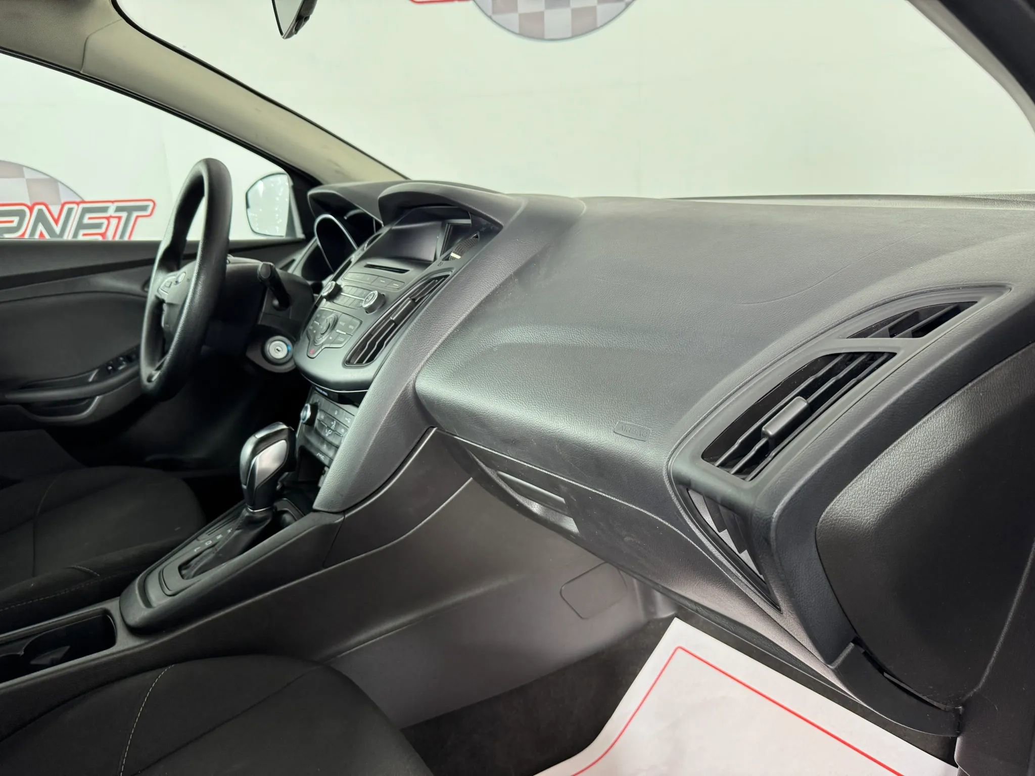 Used 2016 Ford Focus SE image 9