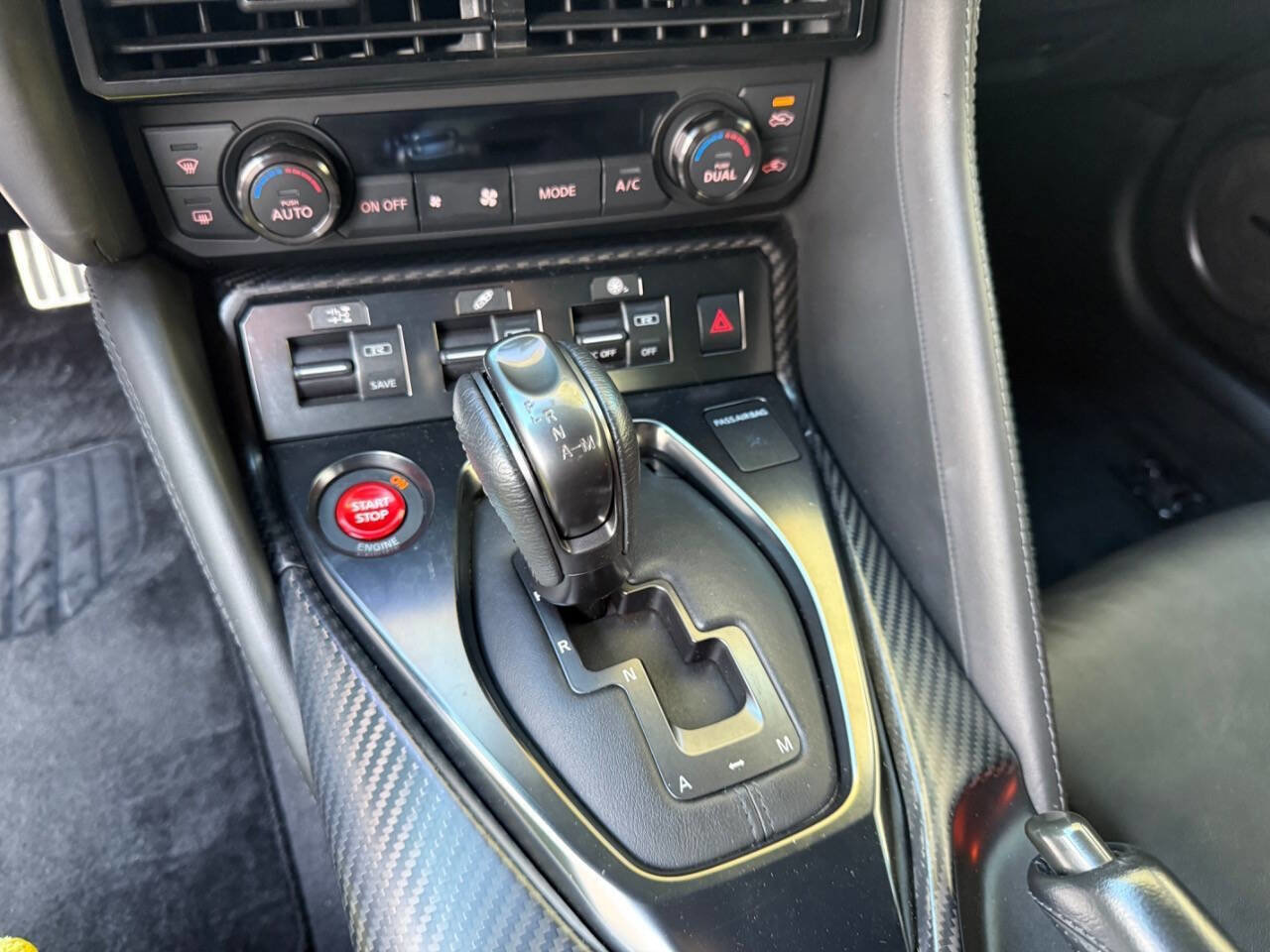 Used 2018 Nissan GT-R Premium image 17