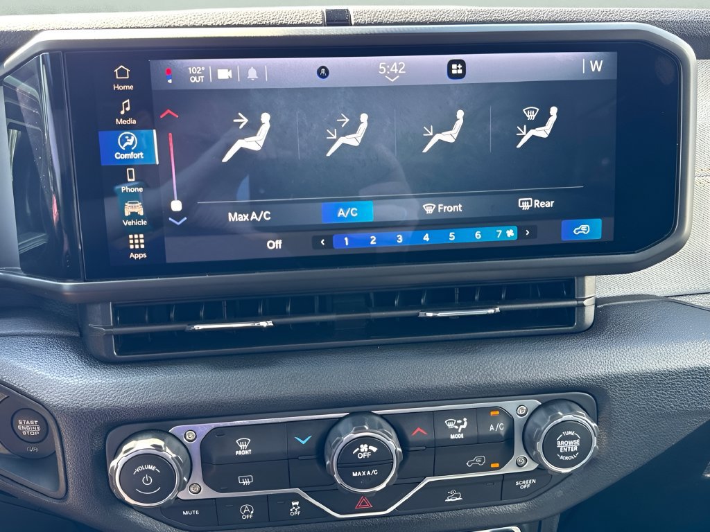 Used 2025 Jeep Wrangler Sport AWD/4WD image 17