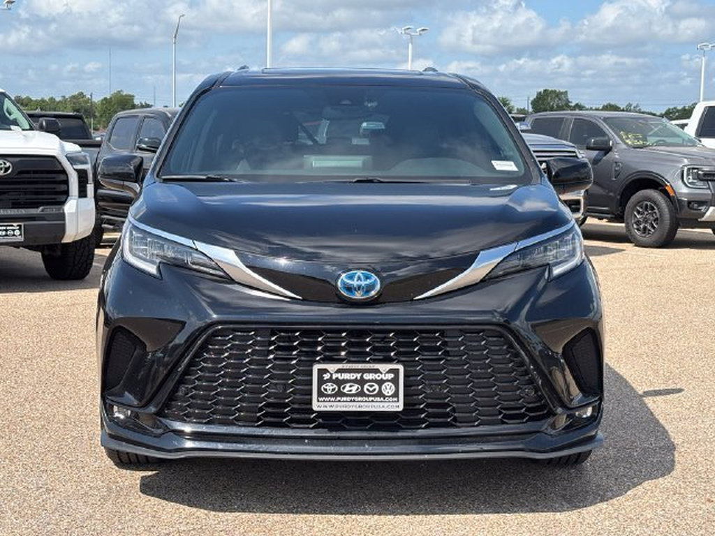 Certified 2024 Toyota Sienna XSE FWD image 3