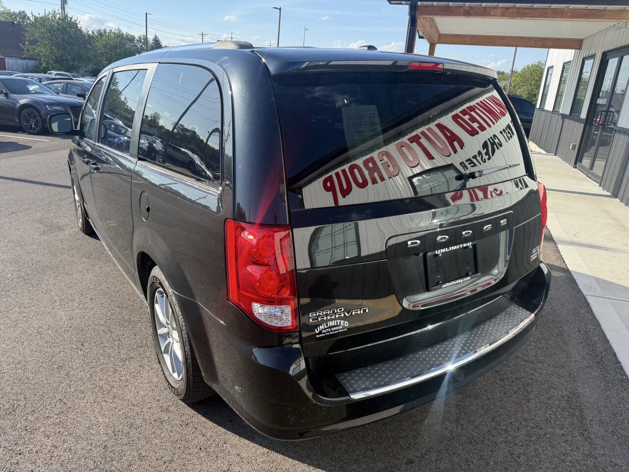 Used 2019 Dodge Grand Caravan SXT FWD image 10