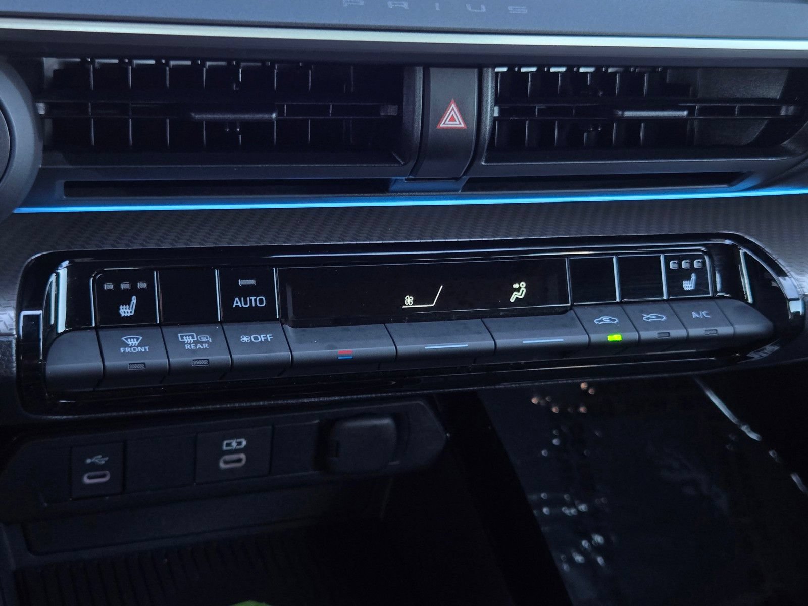 Certified 2025 Toyota Prius XLE FWD image 19