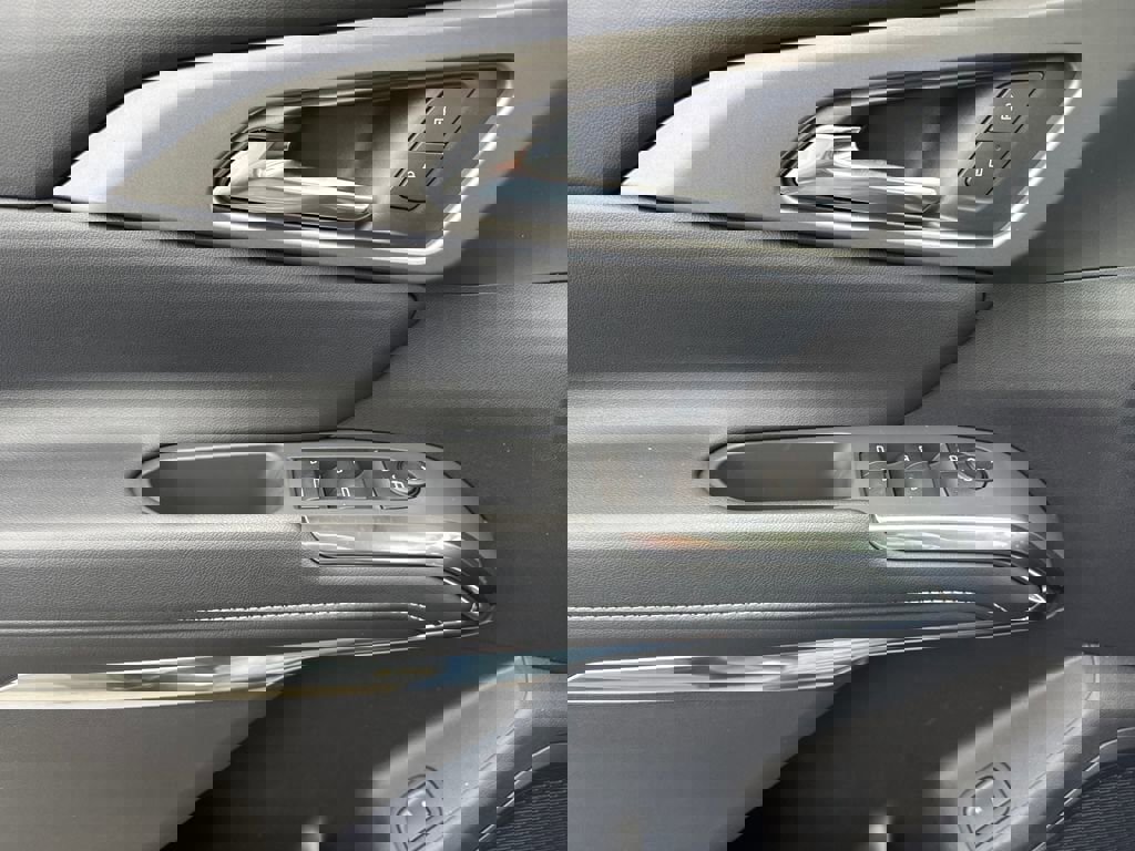 New 2026 Chevrolet Traverse LT w/ Sun and Wheel Package image 14