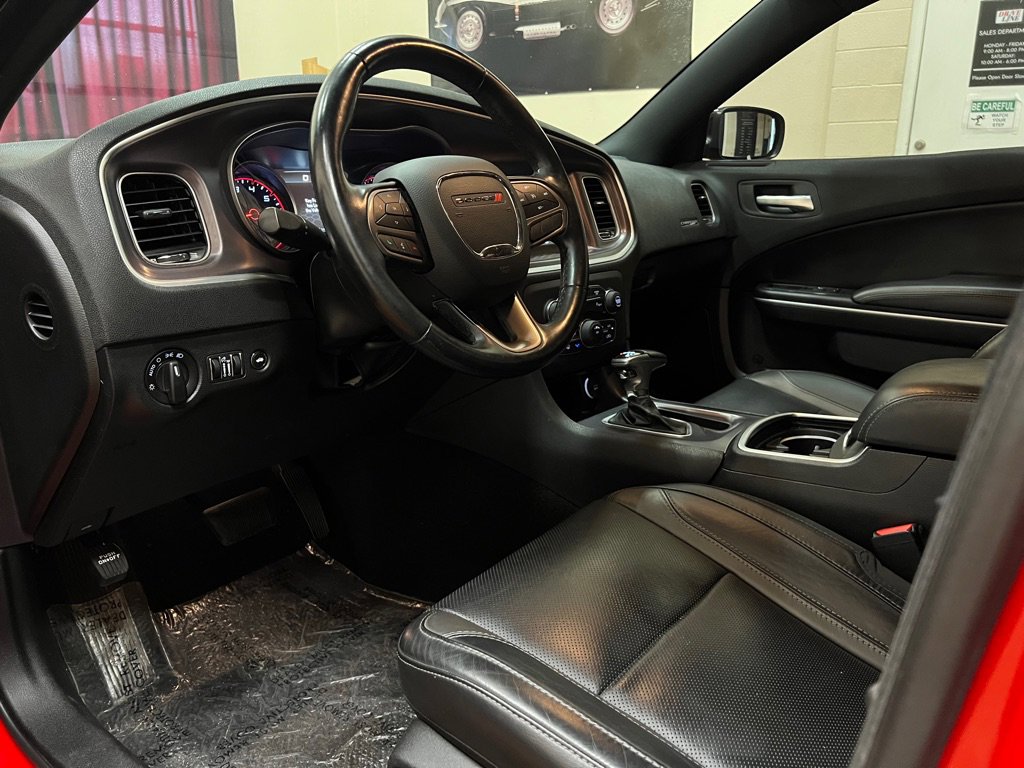 Used 2020 Dodge Charger SXT w/ Leather Interior Group RWD image 16