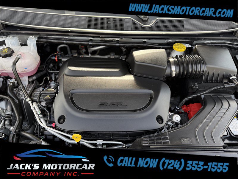 Used 2026 Chrysler Pacifica Limited FWD image 36
