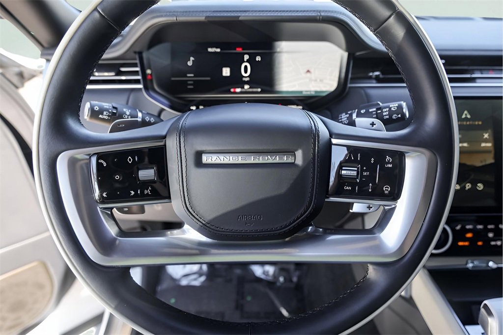 Used 2023 Land Rover Range Rover SV image 14
