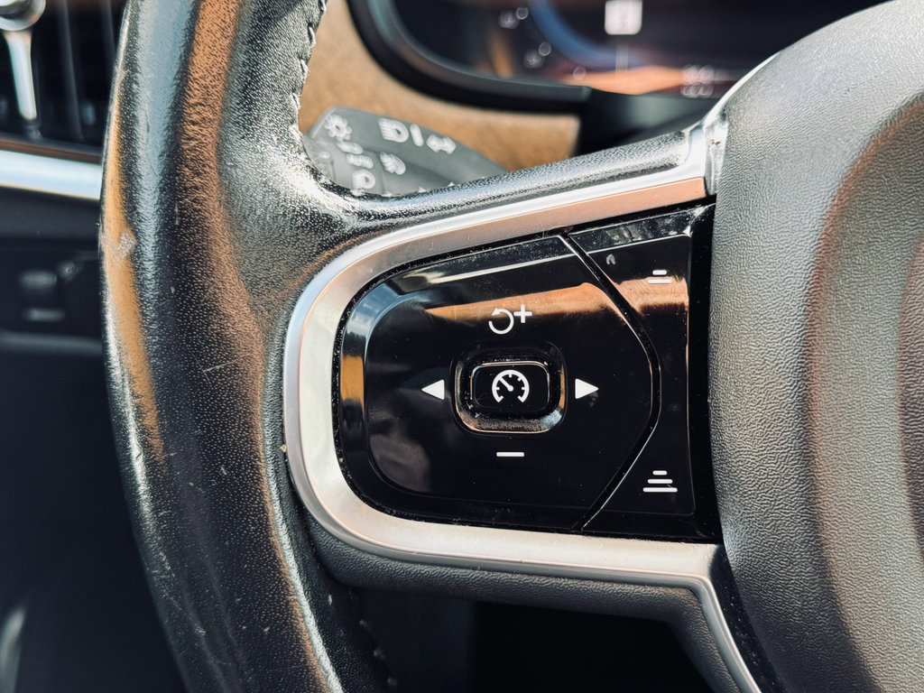 Used 2022 Volvo S90 B6 Momentum image 12