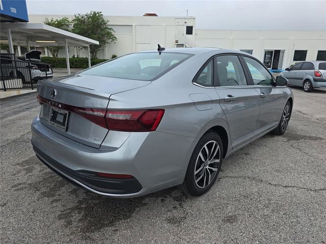 New 2025 Volkswagen Jetta SE image 3