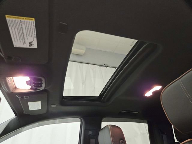 Used 2024 GMC Canyon AT4 w/ AT4 Premium Package image 6