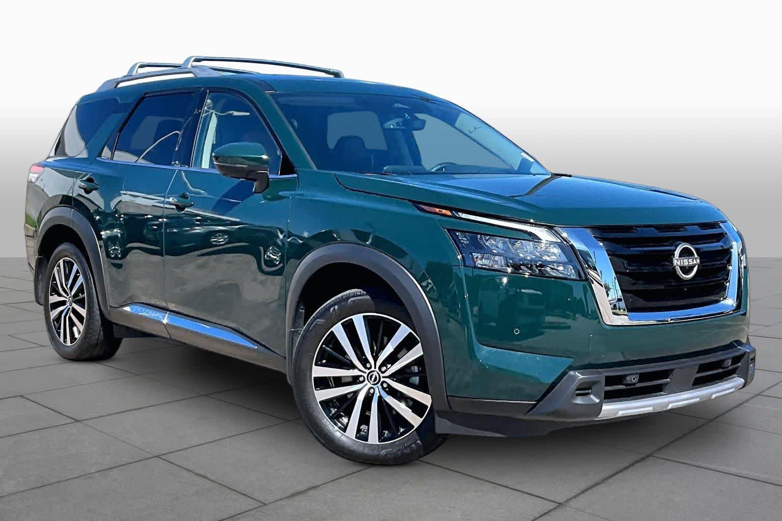 Certified 2025 Nissan Pathfinder Platinum w/ Cargo Package FWD image 3