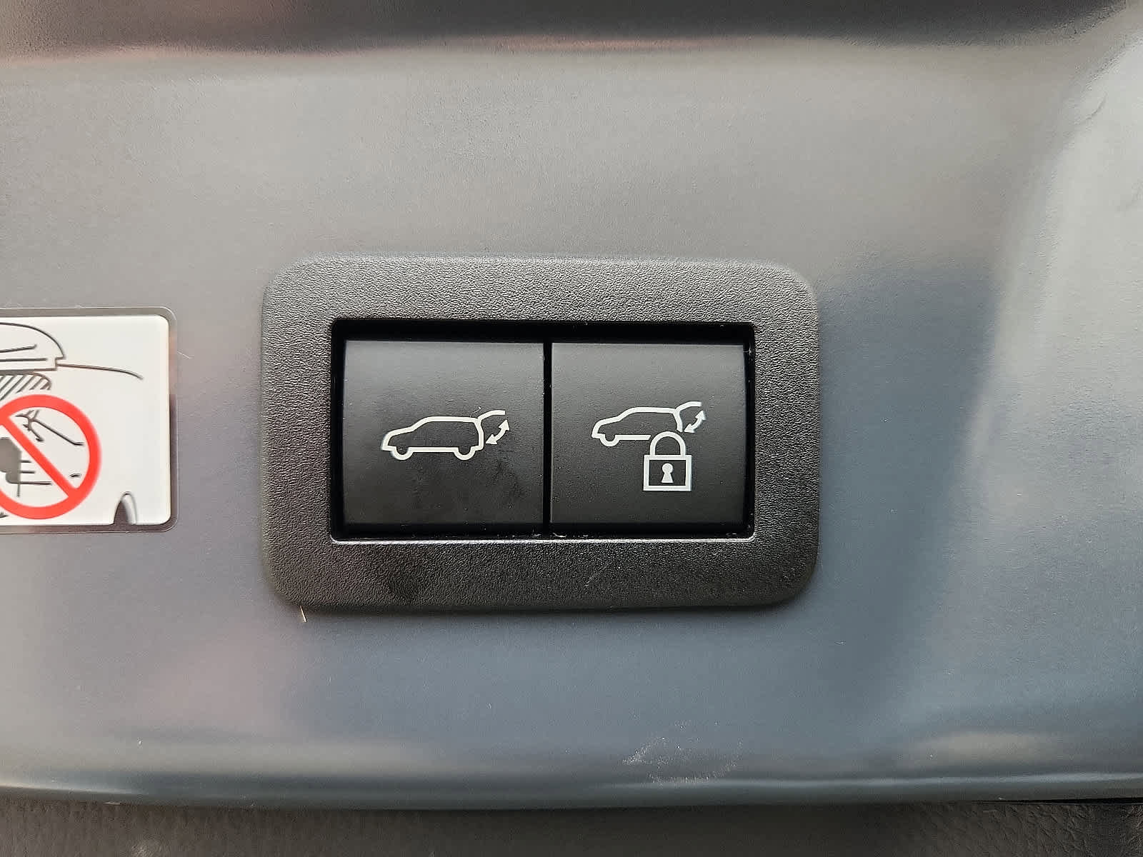 Used 2025 Toyota Prius Plug-In Hybrid image 30