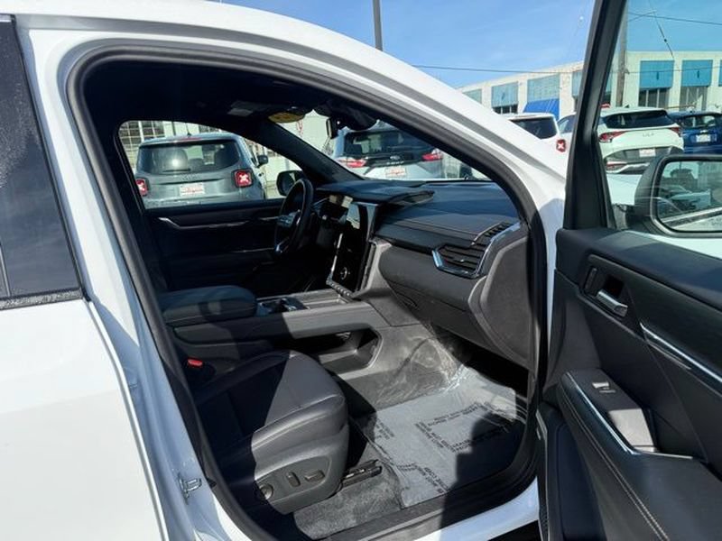 Used 2024 GMC Acadia Elevation FWD image 14