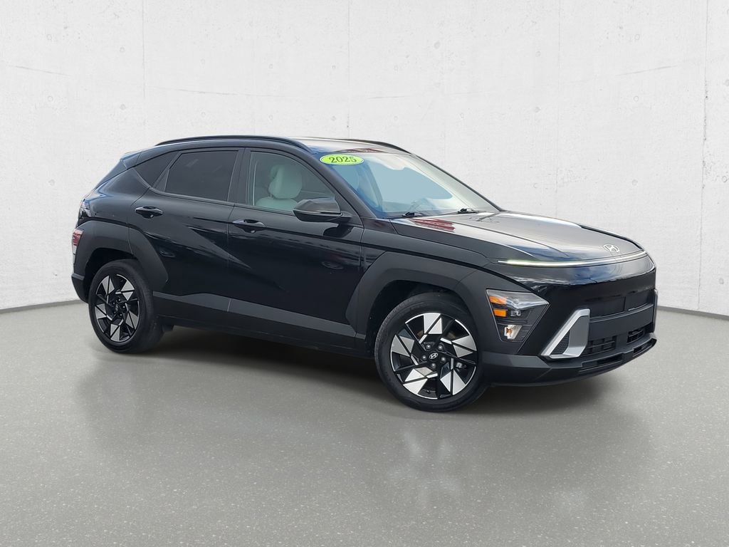Used 2025 Hyundai Kona SEL image 2