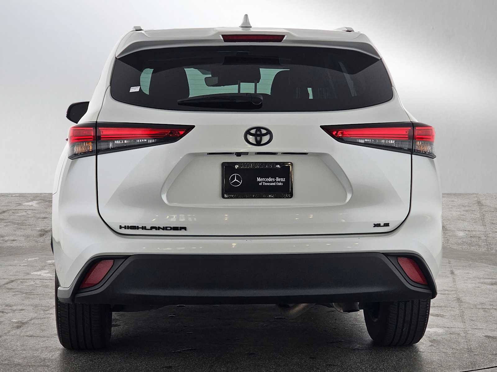 Used 2023 Toyota Highlander XLE image 4