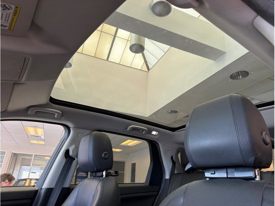 Used 2019 Land Rover Discovery Sport HSE AWD/4WD image 24