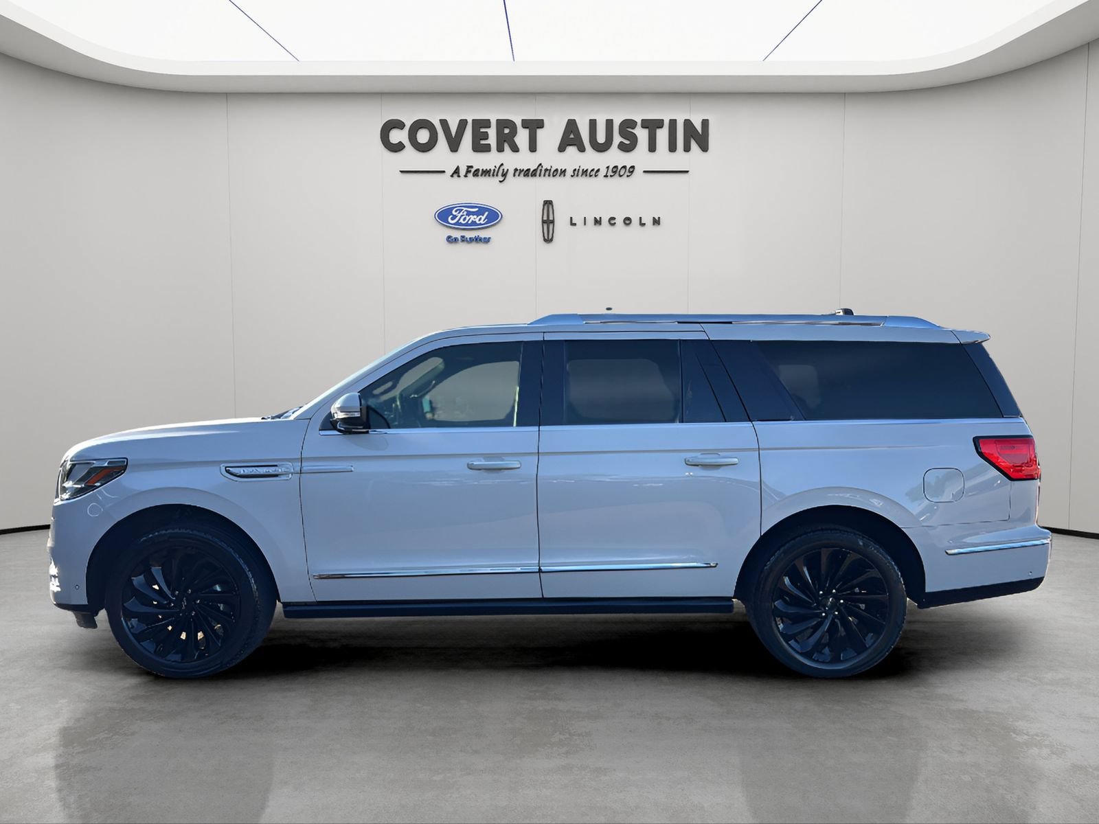 Used 2021 Lincoln Navigator L Reserve AWD/4WD image 2