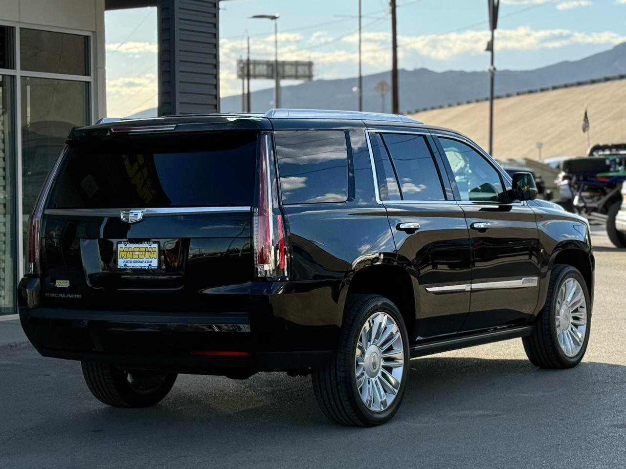 Used 2017 Cadillac Escalade Platinum RWD image 7