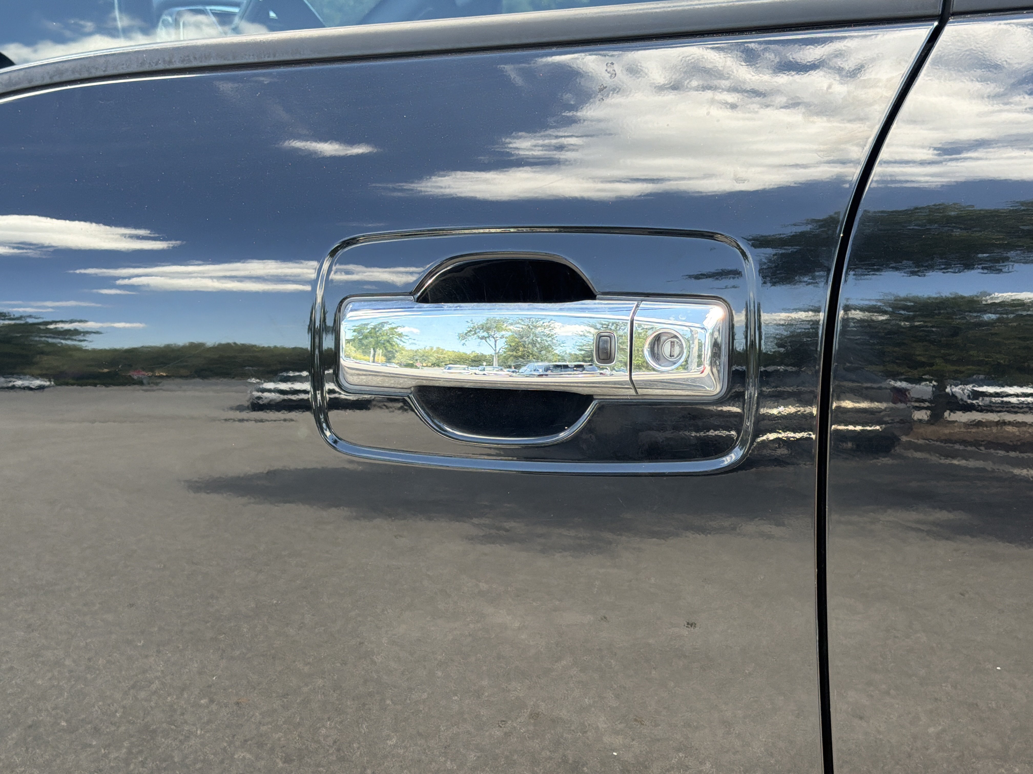 Used 2020 Nissan Titan Platinum Reserve w/ Moonroof Package AWD/4WD image 32