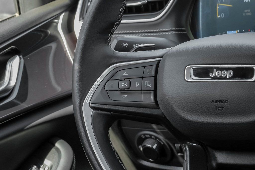 Used 2022 Jeep Grand Cherokee Laredo w/ Luxury Tech Group I image 22