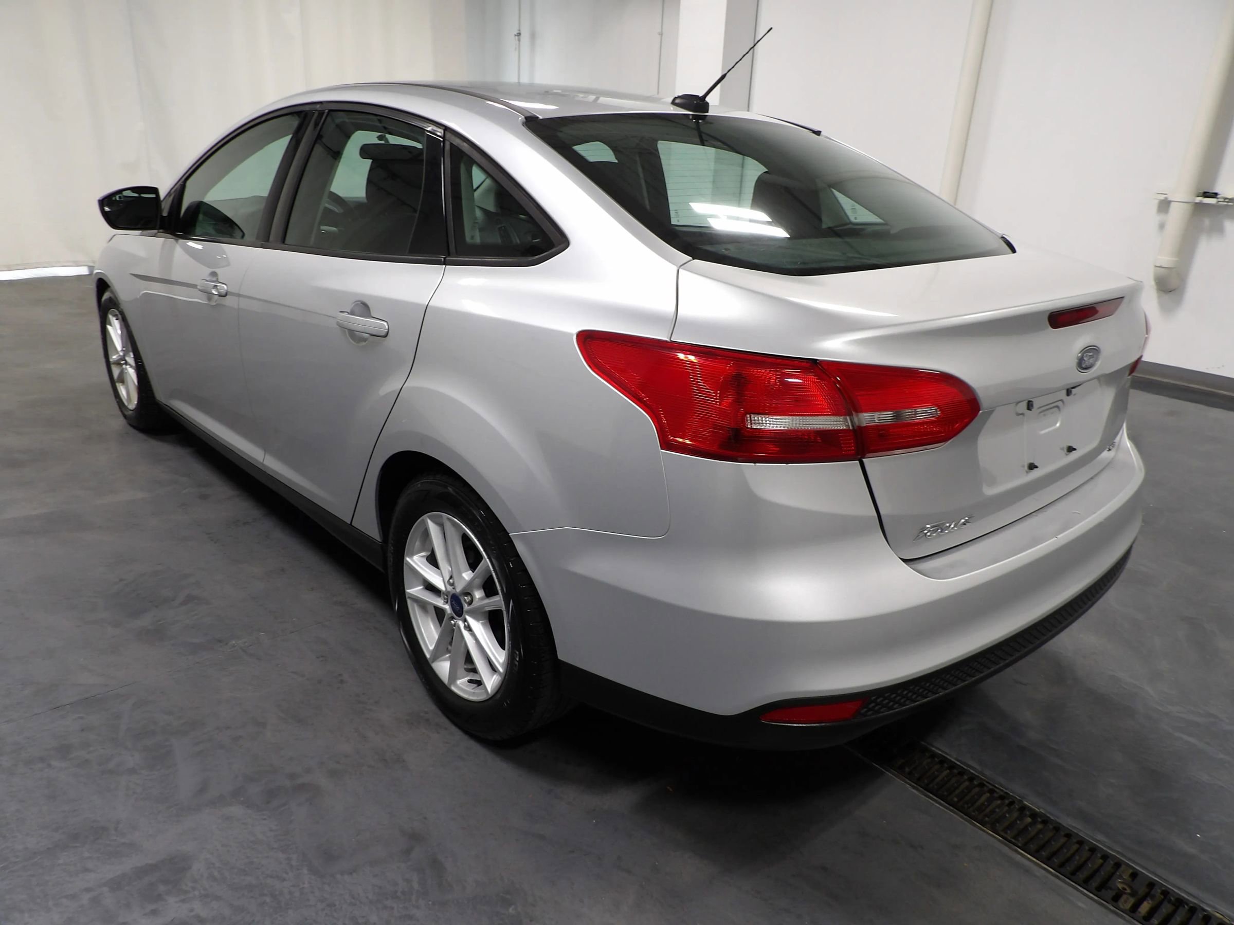 Used 2018 Ford Focus SE FWD image 6