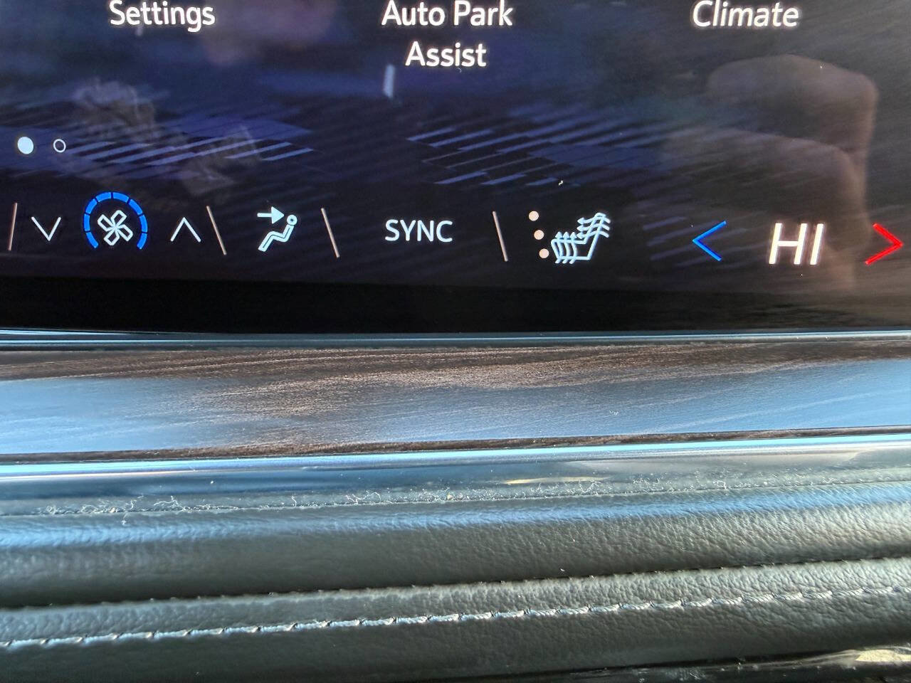 Used 2025 Chevrolet Suburban Z71 image 48